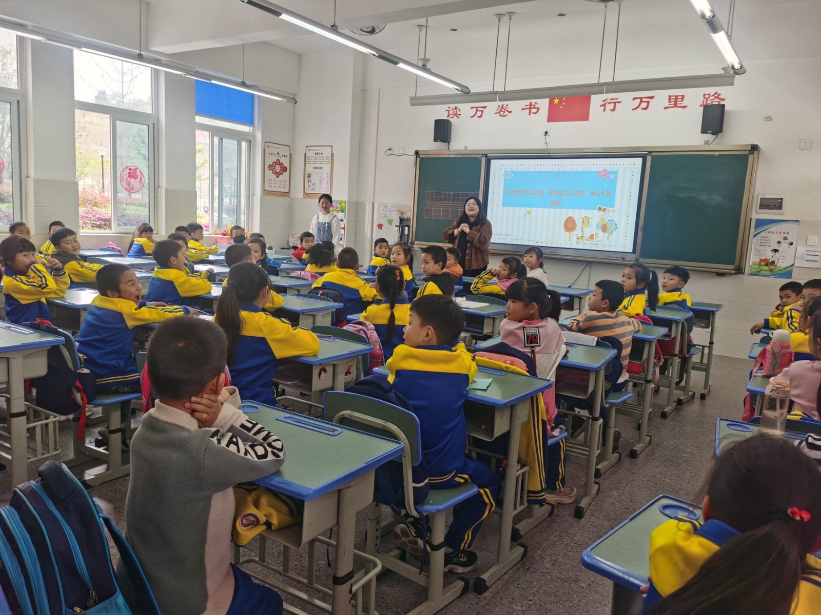 学生在小学实习（2）.jpg